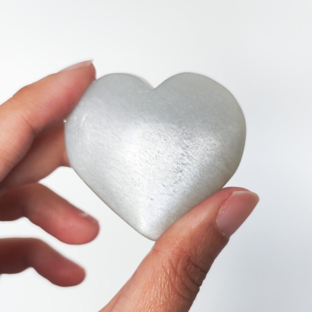 Super Flash Sage Moonstone Heart Carving Garnierite